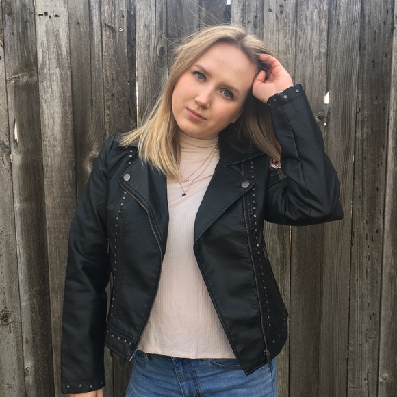 Meet your Posher, Becca - Picture 4 of 5